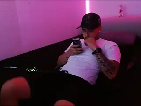 Snapshot of Lliam_2 chatting on 01/26/25, 03:58 Lliam 2 online show from 01/26/25, 03:58