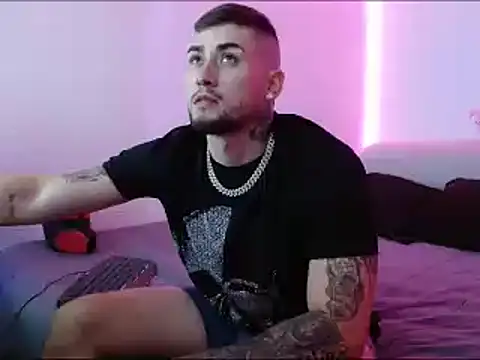 Snapshot of Lliam_2 chatting on 01/30/25, 01:00 Lliam 2 online show from 01/30/25, 01:00