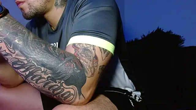 Snapshot of Lliam_2 chatting on 10/18/25, 02:03 Lliam 2 online show from 10/18/25, 02:03