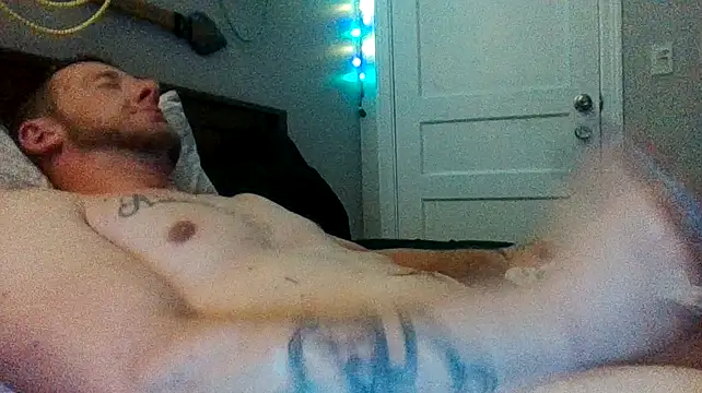 Snapshot of biggzee6 chatting on 02/11/25, 06:19 biggzee6 online show from 02/11/25, 06:19