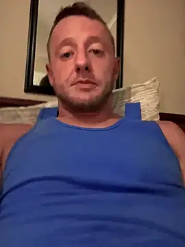 Snapshot of biggzee6 chatting on 10/11/25, 05:17 biggzee6 online show from 10/11/25, 05:17