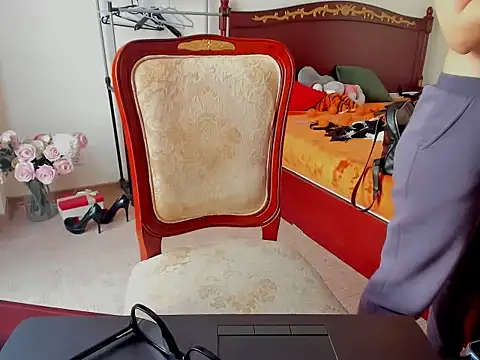 Tianiaa online show from 11/13/25, 10:58