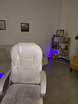 Nicole Foxx  online show from 11/06/25, 07:37