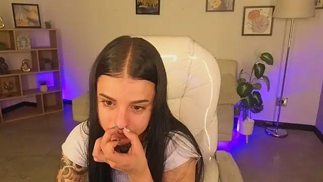 Nicole Foxx  online show from 11/08/25, 07:56