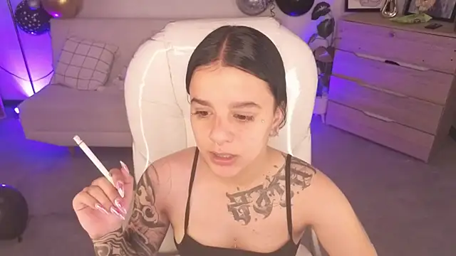 Nicole Foxx  online show from 04/20/26, 06:31