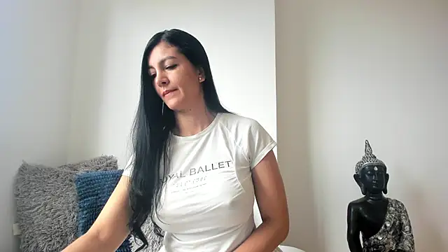 Snapshot of sofhia_daniels chatting on 09/10/25, 01:11 sofhia daniels online show from 09/10/25, 01:11