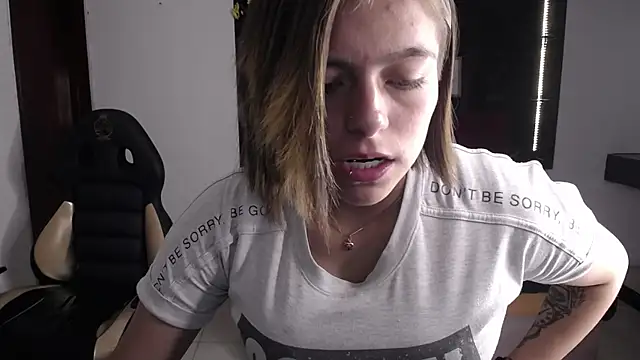 Kitten Cam online show from 04/20/26, 10:44