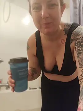 TattedMamaXOXO online show from 04/27/26, 02:04