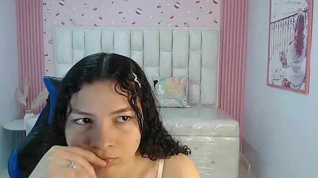 Snapshot of shalon_diaz_s chatting on 09/18/25, 01:02 shalon diaz s online show from 09/18/25, 01:02