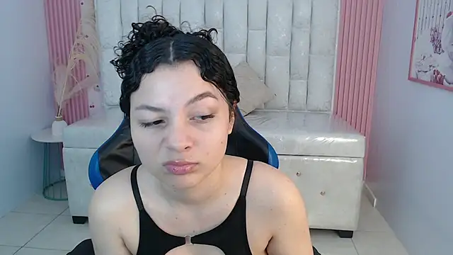 Snapshot of shalon_diaz_s chatting on 10/18/25, 01:12 shalon diaz s online show from 10/18/25, 01:12