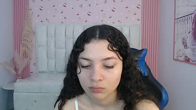 Snapshot of shalon_diaz_s chatting on 10/20/25, 01:33 shalon diaz s online show from 10/20/25, 01:33