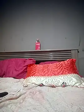 Snapshot of melangelo17 chatting on 03/15/26, 06:14 melangelo17 online show from 03/15/26, 06:14