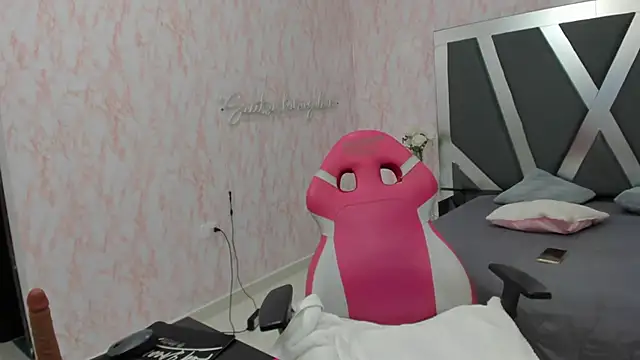 LIA SWAN  online show from 02/23/25, 04:17