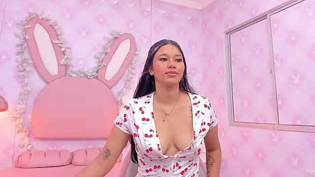 LIA SWAN  online show from 12/19/25, 03:35