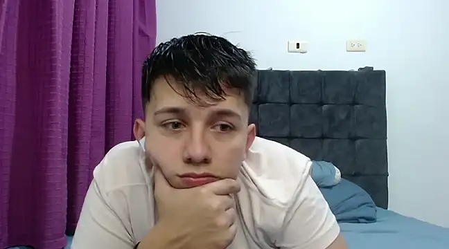 Snapshot of Alan_red chatting on 01/23/25, 02:12 Alan red online show from 01/23/25, 02:12