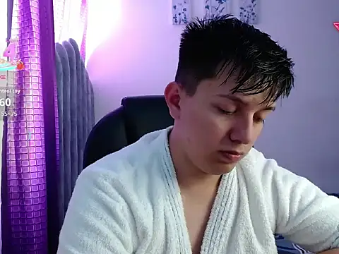 Snapshot of Alan_red chatting on 09/18/25, 03:25 Alan red online show from 09/18/25, 03:25