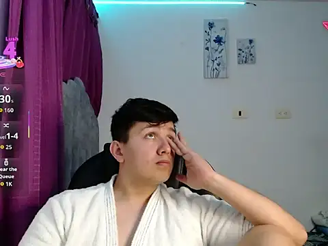 Snapshot of Alan_red chatting on 10/30/25, 12:23 Alan red online show from 10/30/25, 12:23