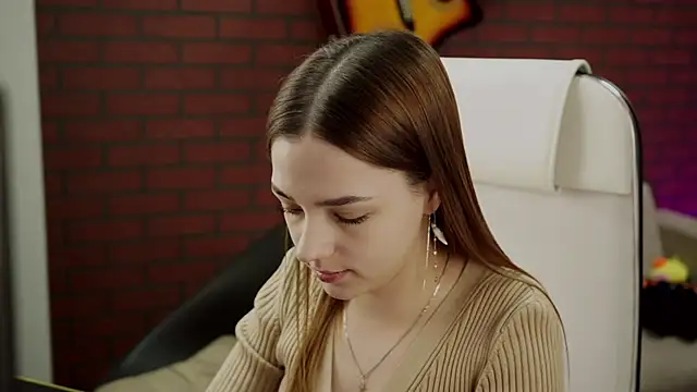 Snapshot of PamBeesly chatting on 01/22/25, 09:24 PamBeesly online show from 01/22/25, 09:24