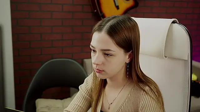 Snapshot of PamBeesly chatting on 01/22/25, 12:38 PamBeesly online show from 01/22/25, 12:38