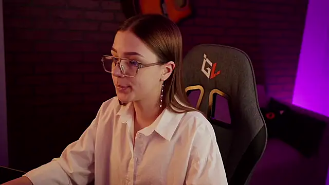 Snapshot of PamBeesly chatting on 01/26/25, 02:41 PamBeesly online show from 01/26/25, 02:41