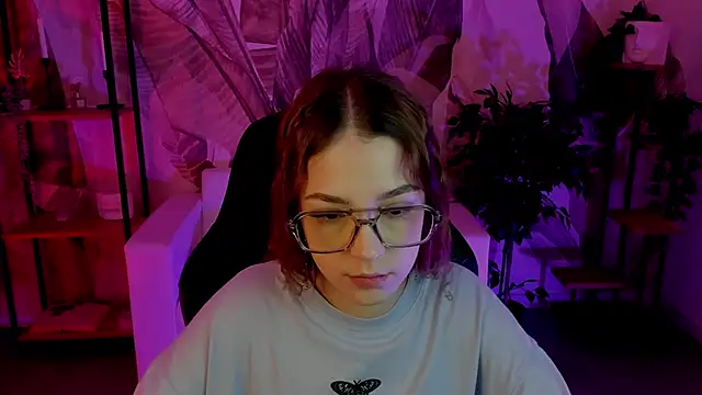 Snapshot of PamBeesly chatting on 01/28/25, 11:28 PamBeesly online show from 01/28/25, 11:28