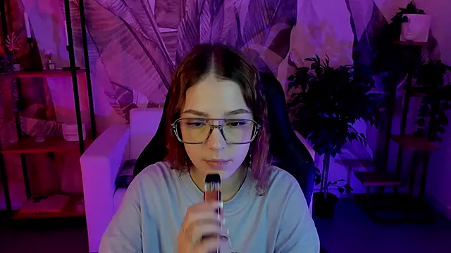 Snapshot of PamBeesly chatting on 01/28/25, 02:31 PamBeesly online show from 01/28/25, 02:31