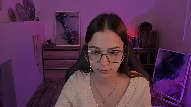 Snapshot of PamBeesly chatting on 02/01/25, 08:18 PamBeesly online show from 02/01/25, 08:18