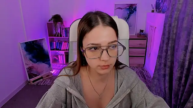 Snapshot of PamBeesly chatting on 02/26/25, 08:04 PamBeesly online show from 02/26/25, 08:04