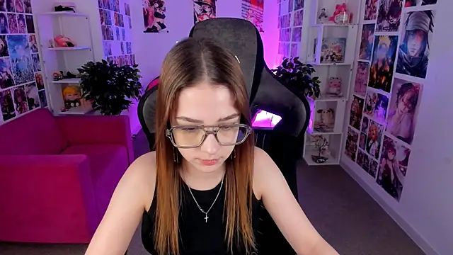 Snapshot of PamBeesly chatting on 03/01/25, 08:02 PamBeesly online show from 03/01/25, 08:02