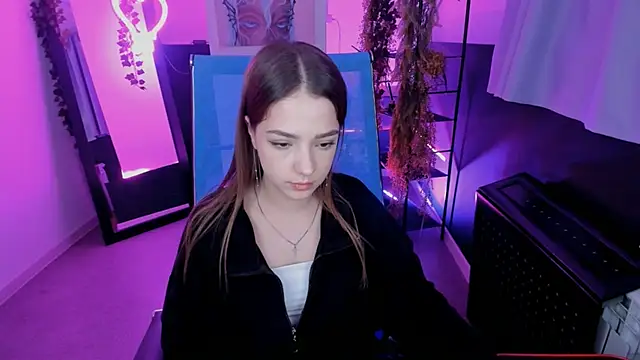 Snapshot of PamBeesly chatting on 03/08/25, 11:16 PamBeesly online show from 03/08/25, 11:16