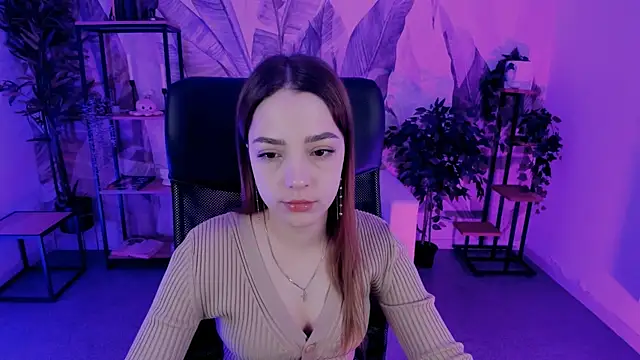 Snapshot of PamBeesly chatting on 03/13/25, 11:30 PamBeesly online show from 03/13/25, 11:30