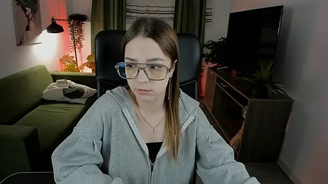 Snapshot of PamBeesly chatting on 03/16/25, 12:11 PamBeesly online show from 03/16/25, 12:11