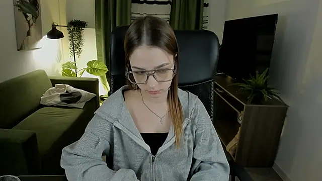 Snapshot of PamBeesly chatting on 03/19/25, 11:28 PamBeesly online show from 03/19/25, 11:28