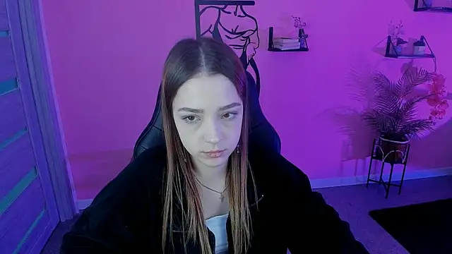 Snapshot of PamBeesly chatting on 03/22/25, 02:36 PamBeesly online show from 03/22/25, 02:36