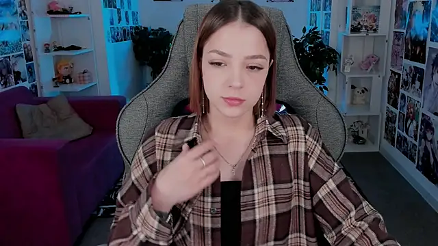 Snapshot of PamBeesly chatting on 09/23/25, 09:01 PamBeesly online show from 09/23/25, 09:01