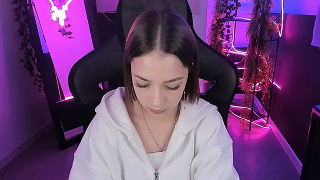 Snapshot of PamBeesly chatting on 09/29/25, 08:19 PamBeesly online show from 09/29/25, 08:19