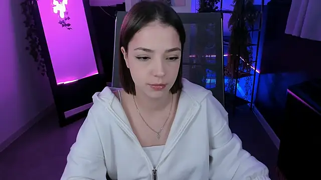 Snapshot of PamBeesly chatting on 10/21/25, 06:36 PamBeesly online show from 10/21/25, 06:36