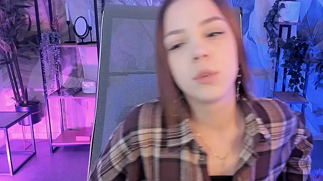 Snapshot of PamBeesly chatting on 10/29/25, 08:49 PamBeesly online show from 10/29/25, 08:49