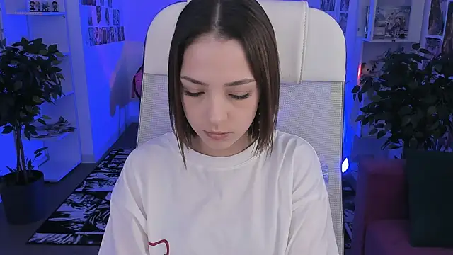 Snapshot of PamBeesly chatting on 10/31/25, 11:11 PamBeesly online show from 10/31/25, 11:11