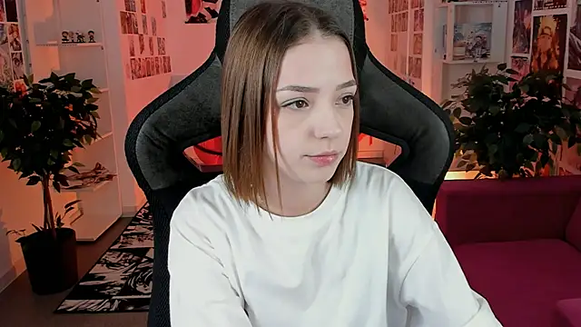 Snapshot of PamBeesly chatting on 11/08/25, 11:21 PamBeesly online show from 11/08/25, 11:21