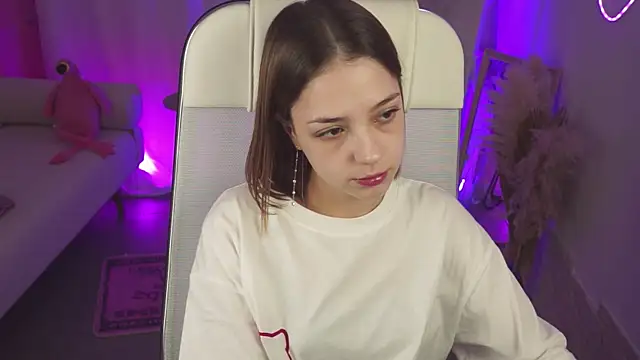 Snapshot of PamBeesly chatting on 11/12/25, 05:41 PamBeesly online show from 11/12/25, 05:41