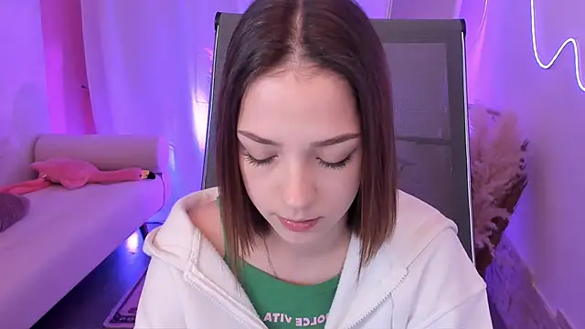 Snapshot of PamBeesly chatting on 12/15/25, 08:51 PamBeesly online show from 12/15/25, 08:51