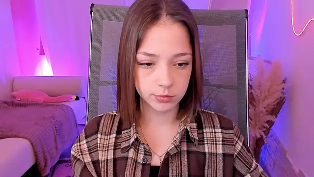 Snapshot of PamBeesly chatting on 12/16/25, 08:30 PamBeesly online show from 12/16/25, 08:30