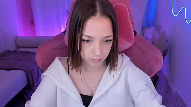 Snapshot of PamBeesly chatting on 12/21/25, 08:43 PamBeesly online show from 12/21/25, 08:43