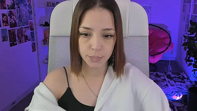 Snapshot of PamBeesly chatting on 12/22/25, 03:20 PamBeesly online show from 12/22/25, 03:20