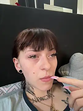 Snapshot of Ciara2004 chatting on 12/16/25, 09:36 Ciara2004 online show from 12/16/25, 09:36