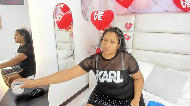 AnthonelaRusso  online show from 02/18/25, 03:31