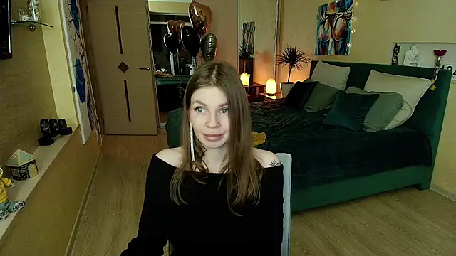 Snapshot of ReginaSparkle chatting on 02/13/25, 12:35 ReginaSparkle online show from 02/13/25, 12:35