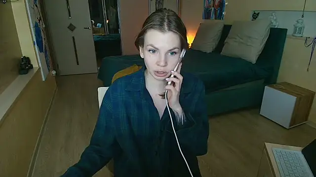 Snapshot of ReginaSparkle chatting on 10/24/25, 05:53 ReginaSparkle online show from 10/24/25, 05:53