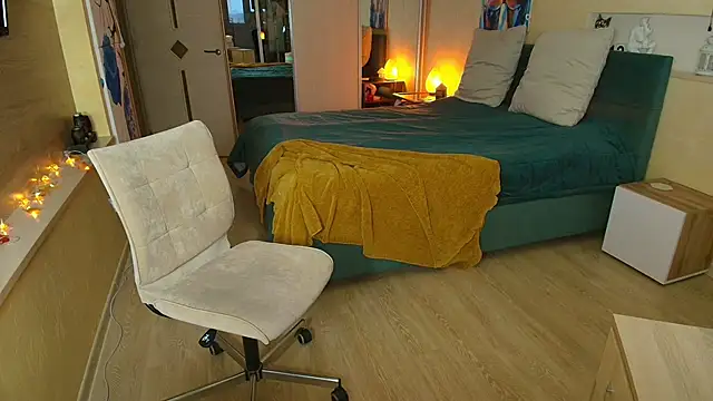 Snapshot of ReginaSparkle chatting on 11/08/25, 04:01 ReginaSparkle online show from 11/08/25, 04:01